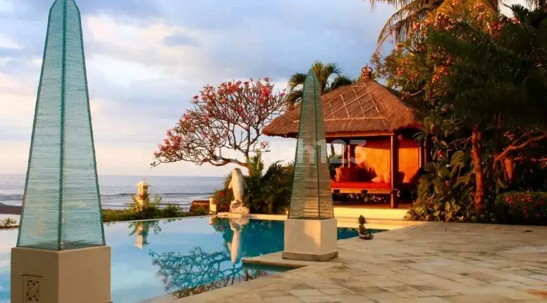 Beachfront Villa di Lovina dengan Sunset View Cocok untuk Hunian dan Investasi