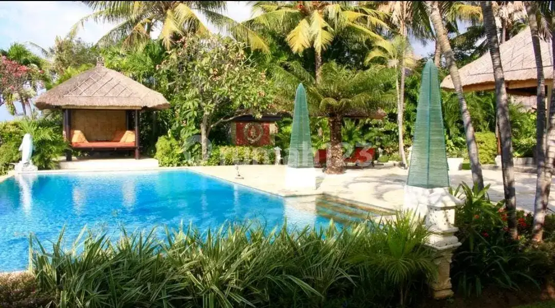 Beachfront Villa di Lovina dengan Sunset View Cocok untuk Hunian dan Investasi