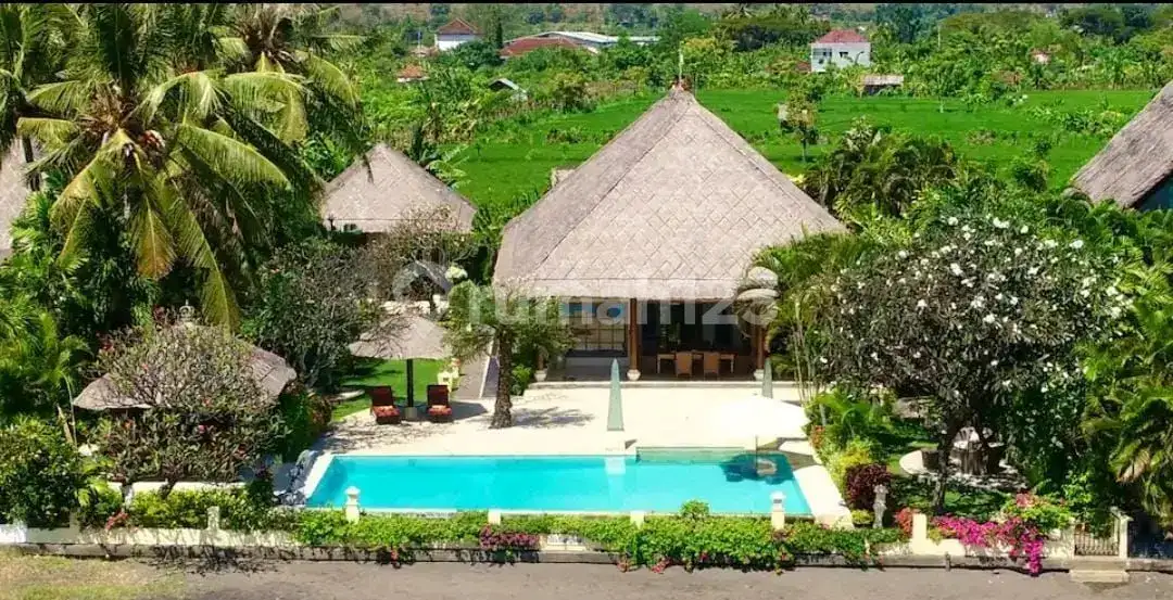Beachfront Villa di Lovina dengan Sunset View Cocok untuk Hunian dan Investasi