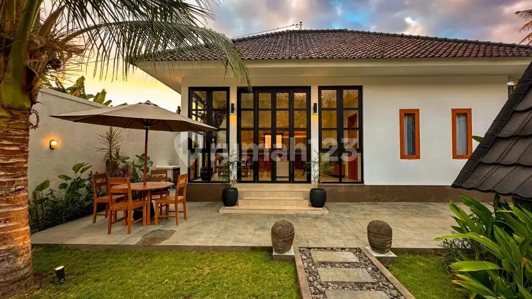 Villa Modern 2 Kamar Tidur Dekat Pantai di Temukus Lovina