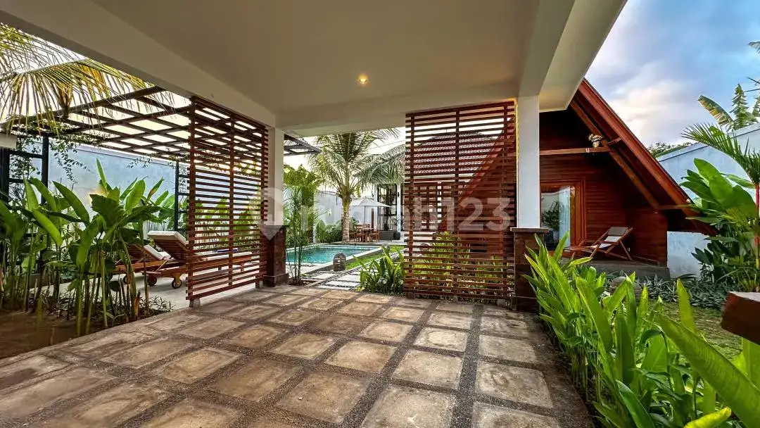 Villa Modern 2 Kamar Tidur Dekat Pantai di Temukus Lovina