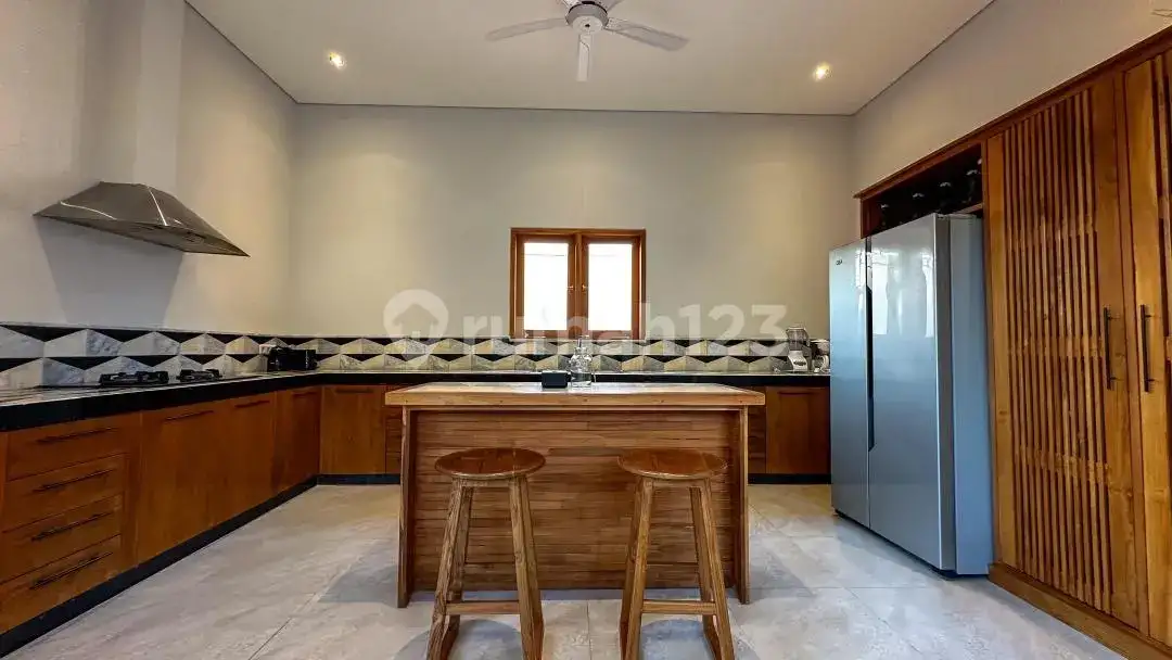 Villa Modern 2 Kamar Tidur Dekat Pantai di Temukus Lovina