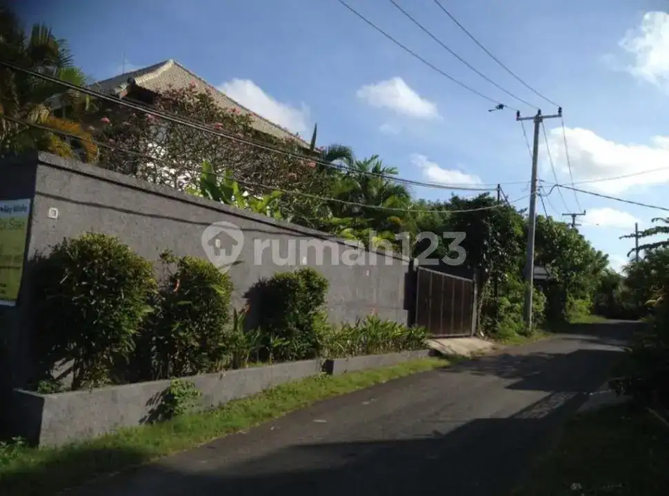 Luxury Villa 3 Kamar Tidur di Kawasan Potensial Nusa Dua Dekat Pantai Samuh