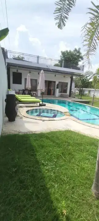Villa 4 Kamar Tidur Walking Distance ke Central Lovina dengan View Sawah dan Pegunungan