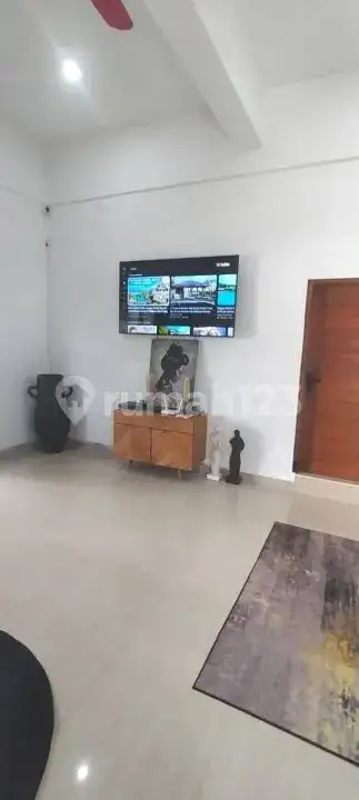 Villa 4 Kamar Tidur Walking Distance ke Central Lovina dengan View Sawah dan Pegunungan