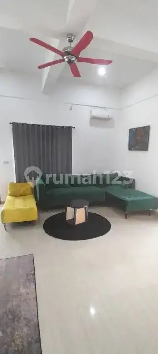 Villa 4 Kamar Tidur Walking Distance ke Central Lovina dengan View Sawah dan Pegunungan
