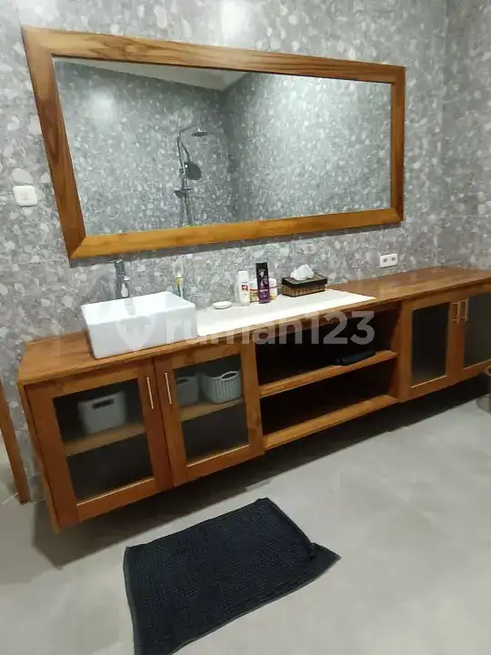 Villa 2 Kamar Tidur dengan View Bukit di Lovina Siap Huni