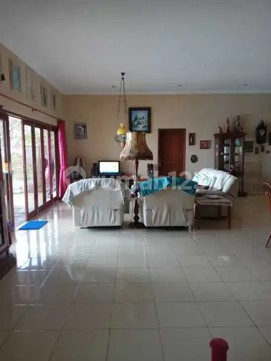Villa Beachfront 4 Kamar dengan Taman Luas di Dencarik Buleleng