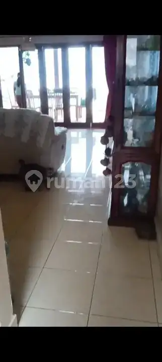 Villa Beachfront 4 Kamar dengan Taman Luas di Dencarik Buleleng