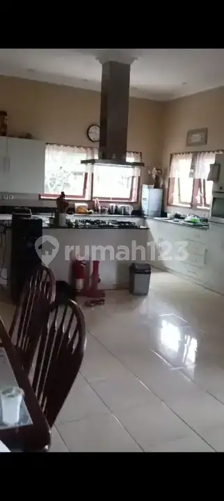 Villa Beachfront 4 Kamar dengan Taman Luas di Dencarik Buleleng
