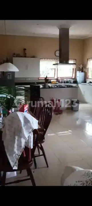 Villa Beachfront 4 Kamar dengan Taman Luas di Dencarik Buleleng