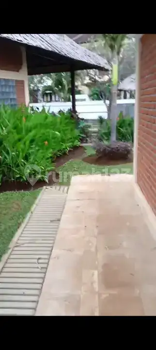 Villa Beachfront 4 Kamar dengan Taman Luas di Dencarik Buleleng