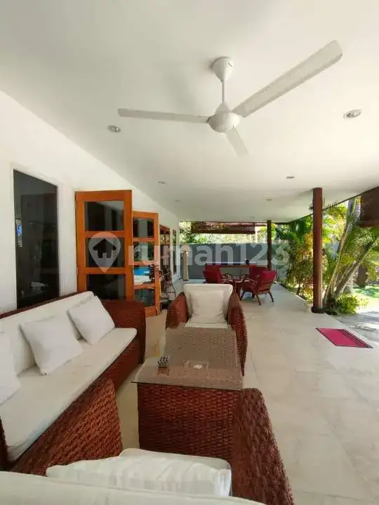 Beach Front Villa 3 Kamar di Seririt Bali dengan Lahan Luas dan Lingkungan Tenang
