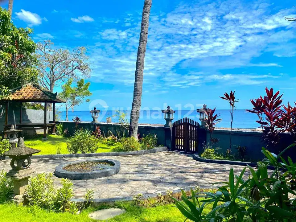 Beach Front Villa 3 Kamar di Seririt Bali dengan Lahan Luas dan Lingkungan Tenang