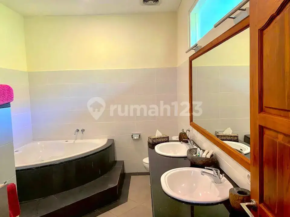 Beach Front Villa 3 Kamar di Seririt Bali dengan Lahan Luas dan Lingkungan Tenang