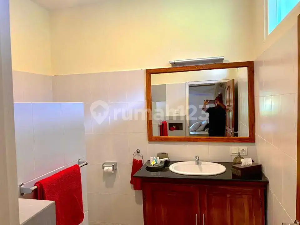 Beach Front Villa 3 Kamar di Seririt Bali dengan Lahan Luas dan Lingkungan Tenang