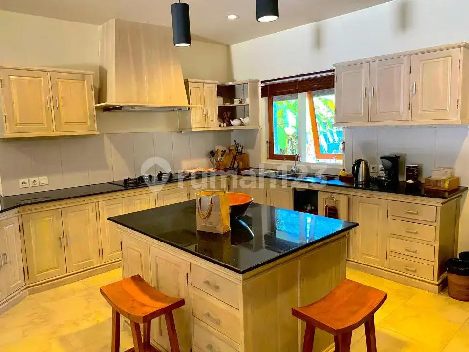 Beach Front Villa 3 Kamar di Seririt Bali dengan Lahan Luas dan Lingkungan Tenang