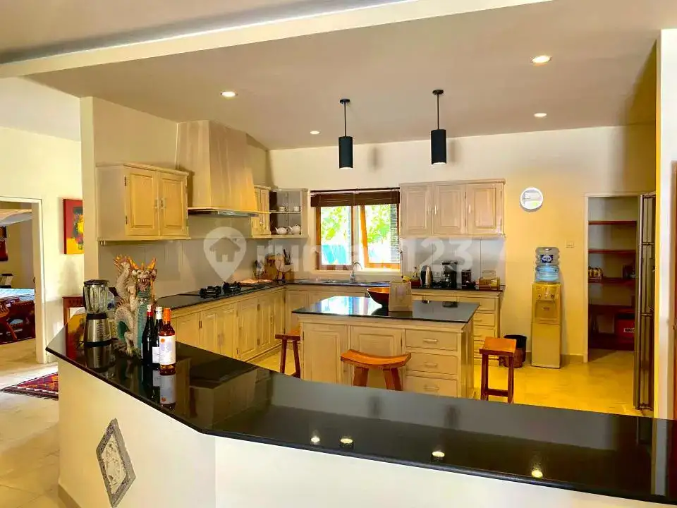 Beach Front Villa 3 Kamar di Seririt Bali dengan Lahan Luas dan Lingkungan Tenang