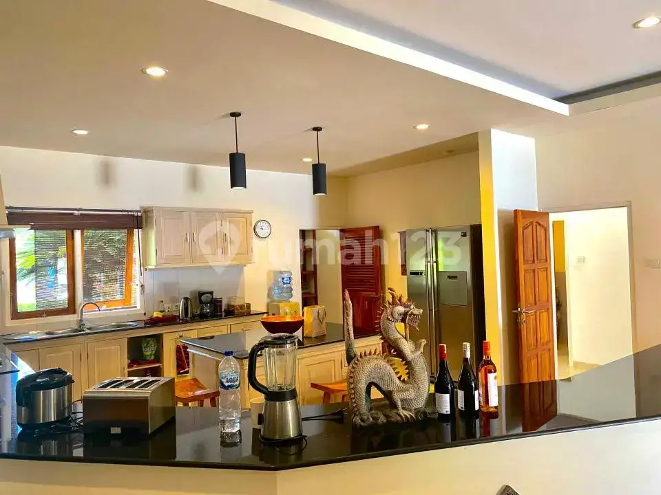 Beach Front Villa 3 Kamar di Seririt Bali dengan Lahan Luas dan Lingkungan Tenang
