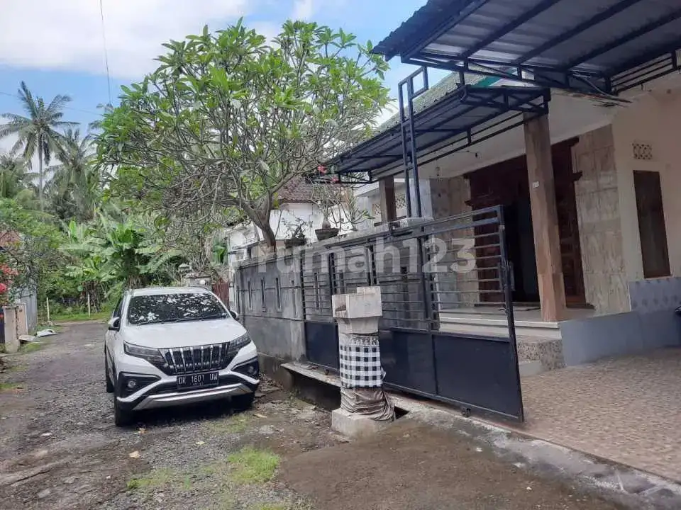 Rumah 3 Kamar di Anturan Lovina Dekat Pantai dan Jalan Provinsi