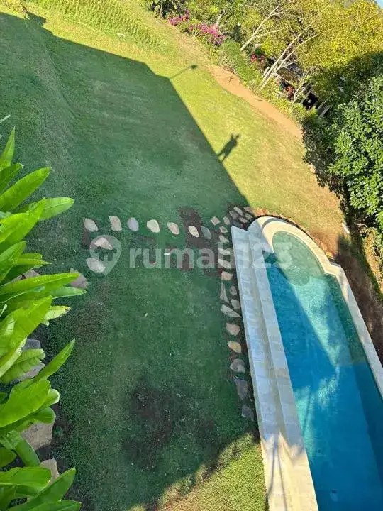 Villa dengan Pemandangan Sawah dan Laut di Area Tenang Sambangan Singaraja