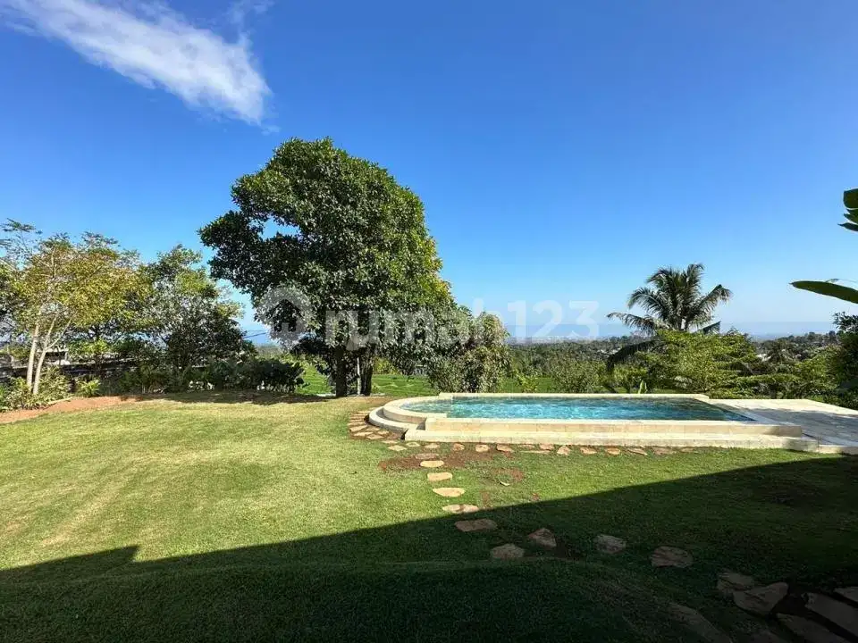 Villa dengan Pemandangan Sawah dan Laut di Area Tenang Sambangan Singaraja
