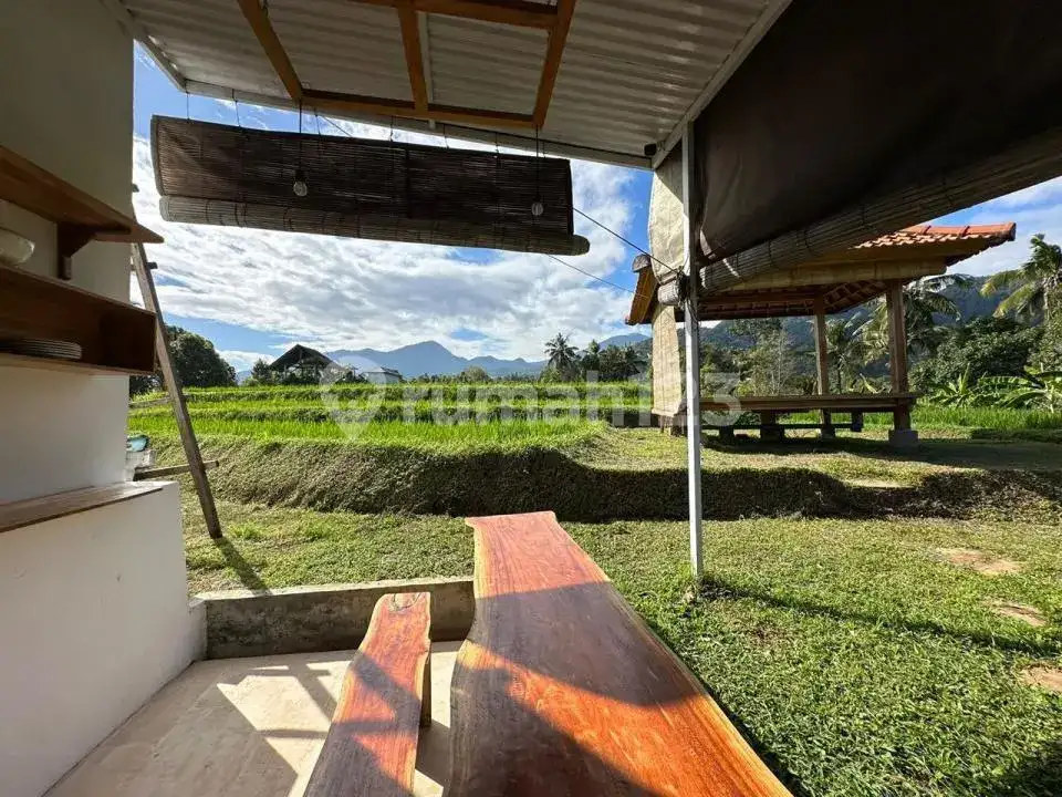 Villa dengan Pemandangan Sawah dan Laut di Area Tenang Sambangan Singaraja