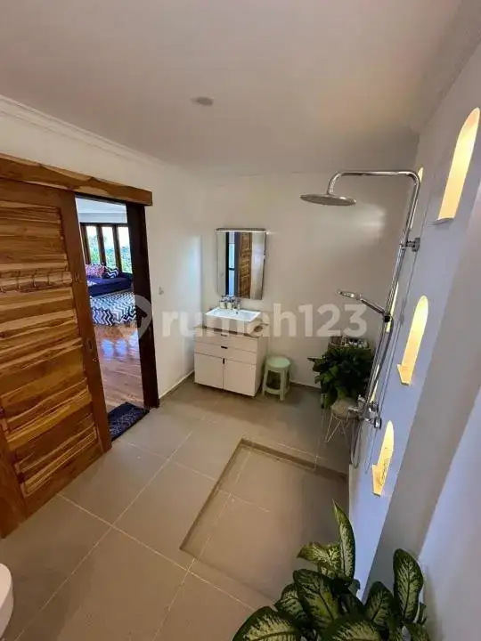 Villa dengan Pemandangan Sawah dan Laut di Area Tenang Sambangan Singaraja