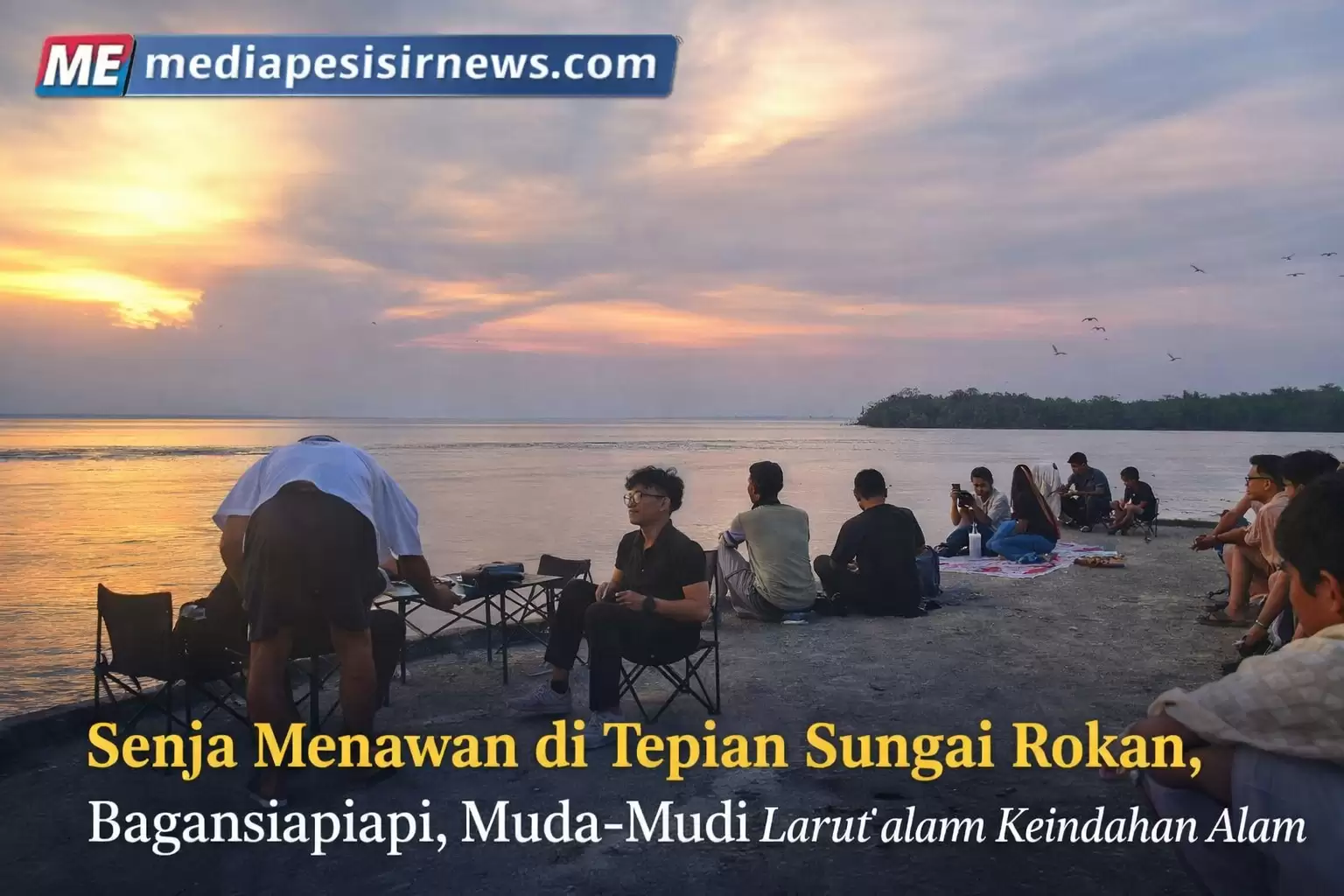 Suasana Santai di Tepi Perairan, Momen Kebersamaan Pemuda Jadi Cerminan Soliditas Persahabatan