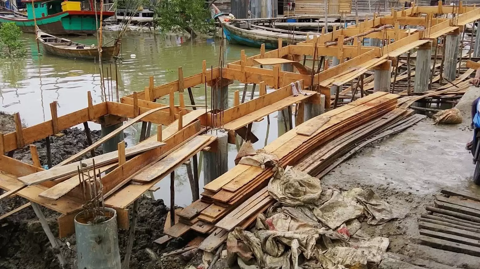 Warga Apresias Bupatii H. Bistamam dan Kadis PUPR Khoirul Fahmi atas Pembangunan Jembatan Teluk Pulai Panipahan