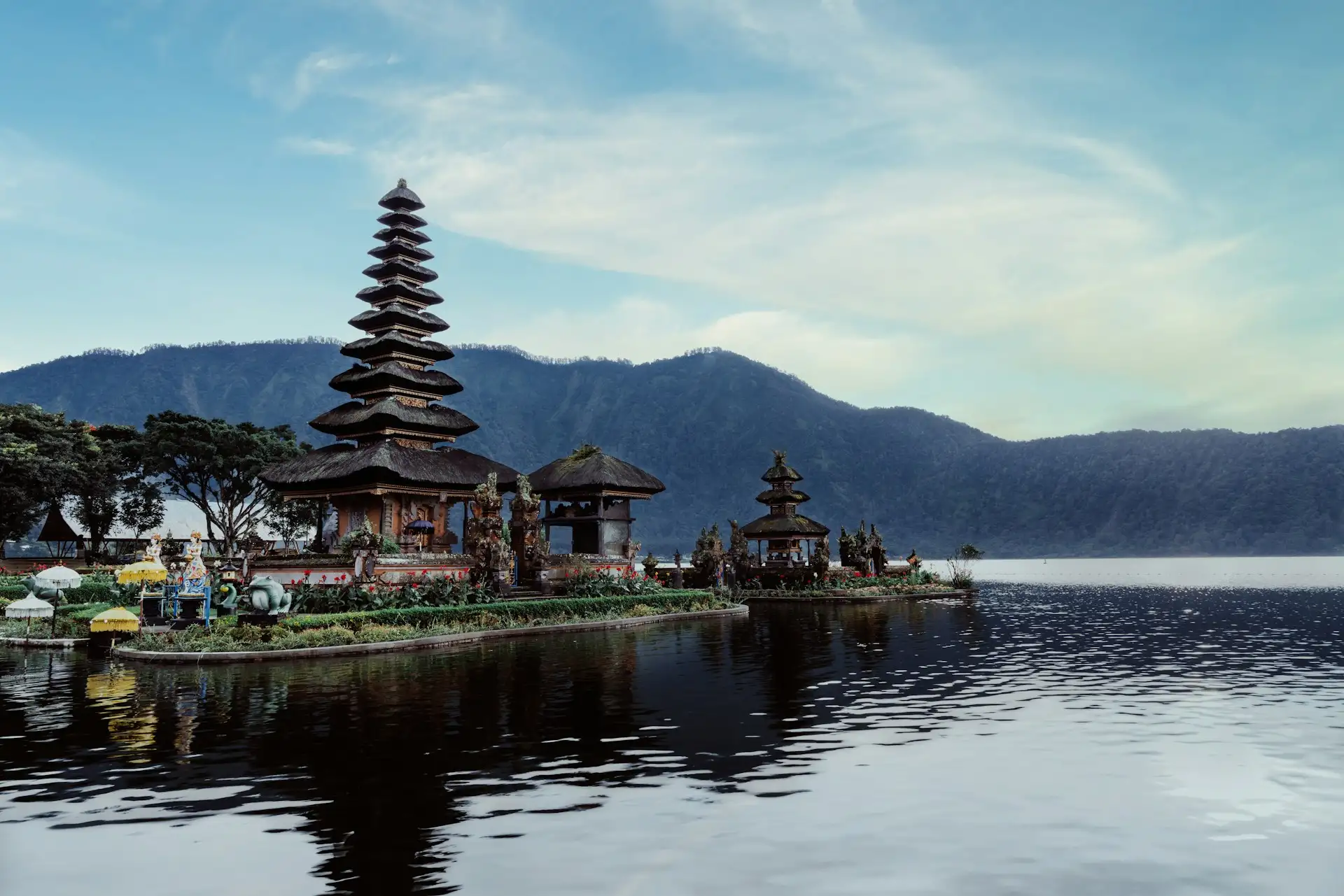 Biro Perjalanan & Corporate Travel