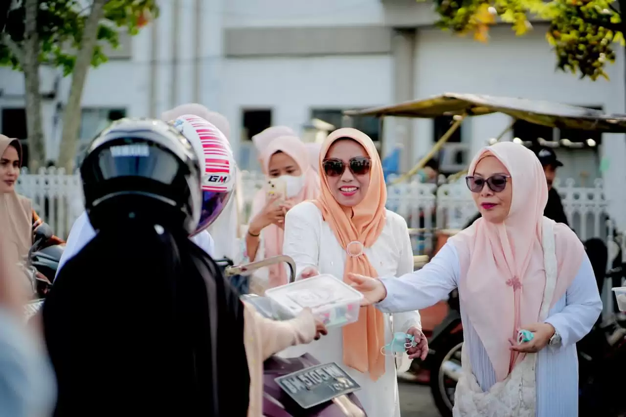 DWP Rohil Berbagi Takjil di Bulan Ramadan 1447 H, Sasar Pengguna Jalan hingga Pasien RSUD
