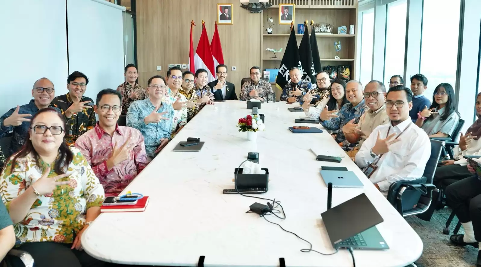 APTIKNAS Dorong Enam Program Strategis Digital Nasional dalam Audiensi dengan Menteri Ekraf