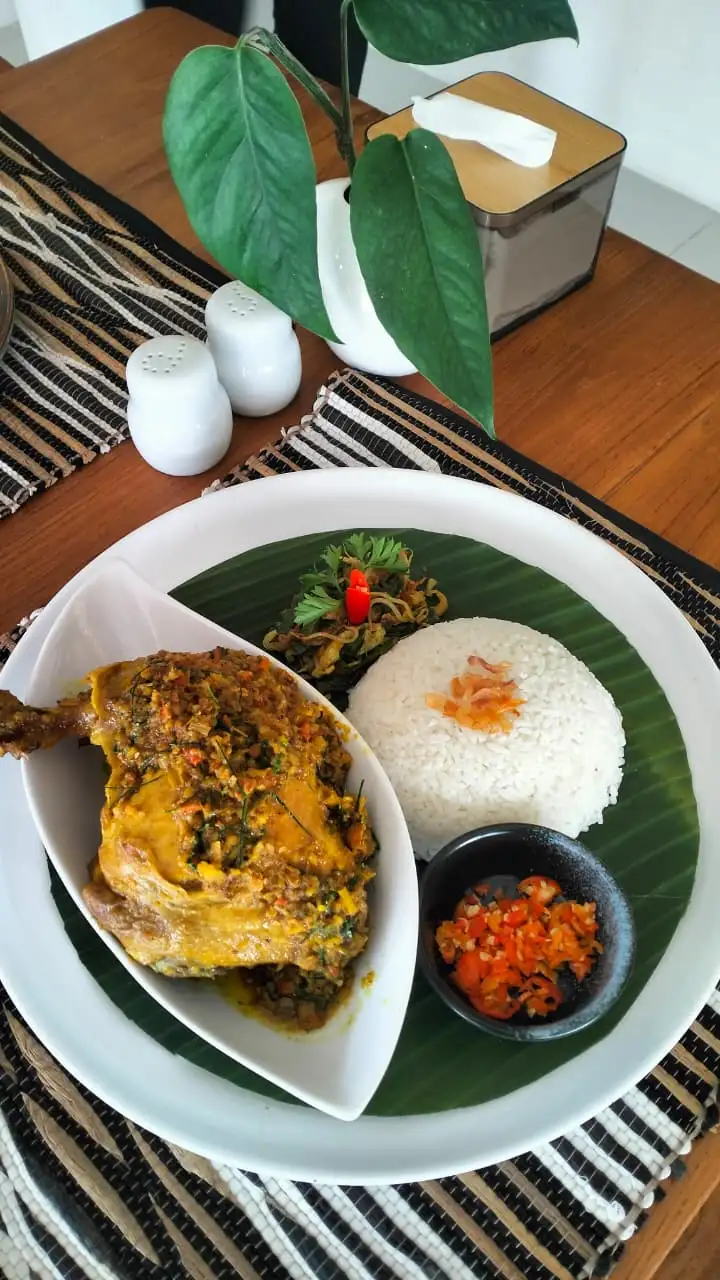 Where to Eat in East Nusa Penida After Visiting Diamond Beach & Atuh Beach