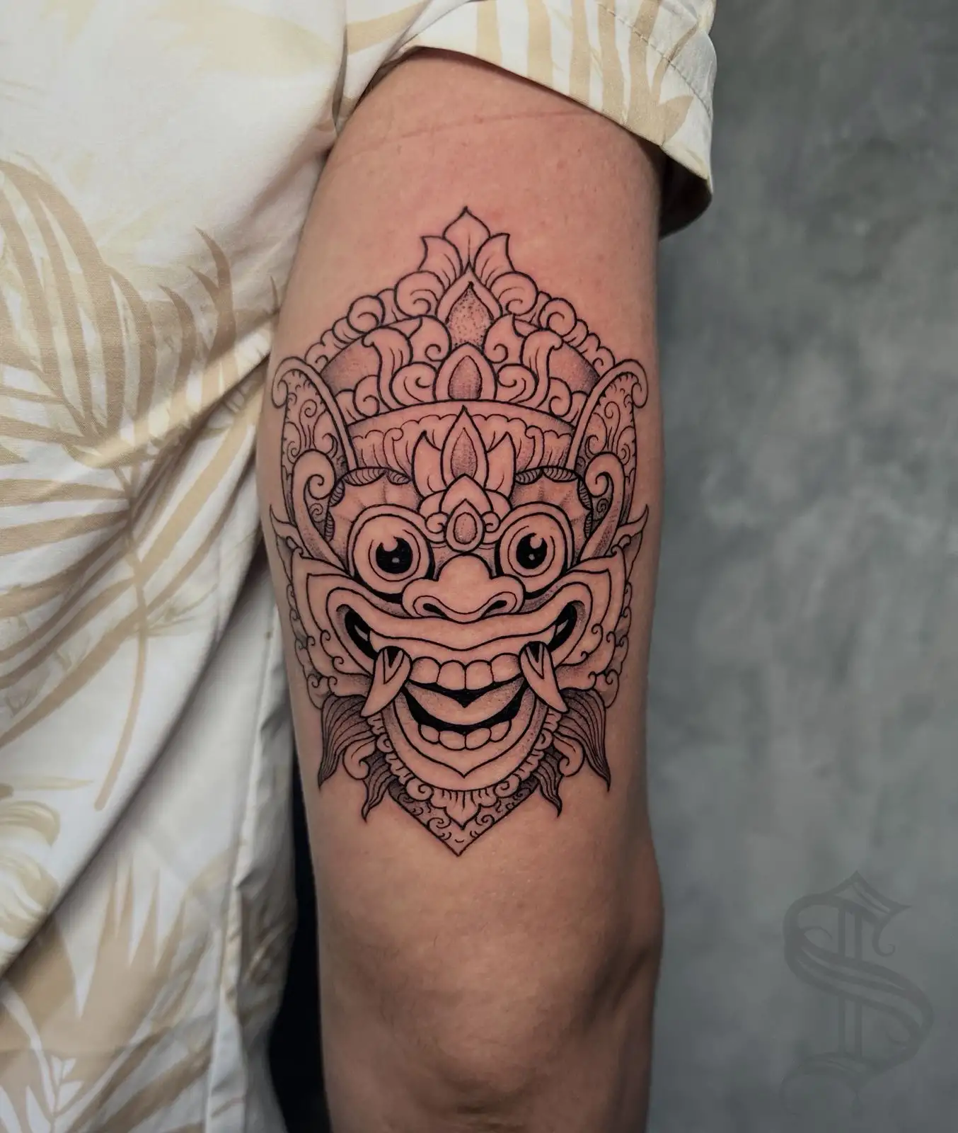 Fine Line Tattoo