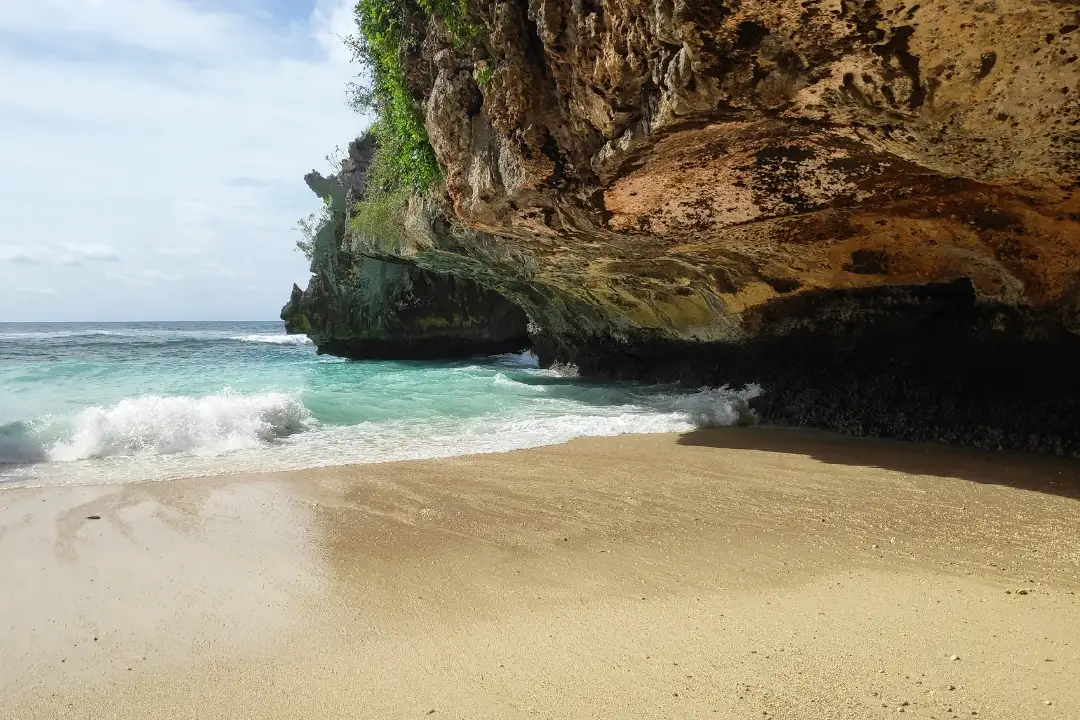 Uluwatu Afternoon Adventure: GWK, Suluban Beach & Kecak Fire Dance