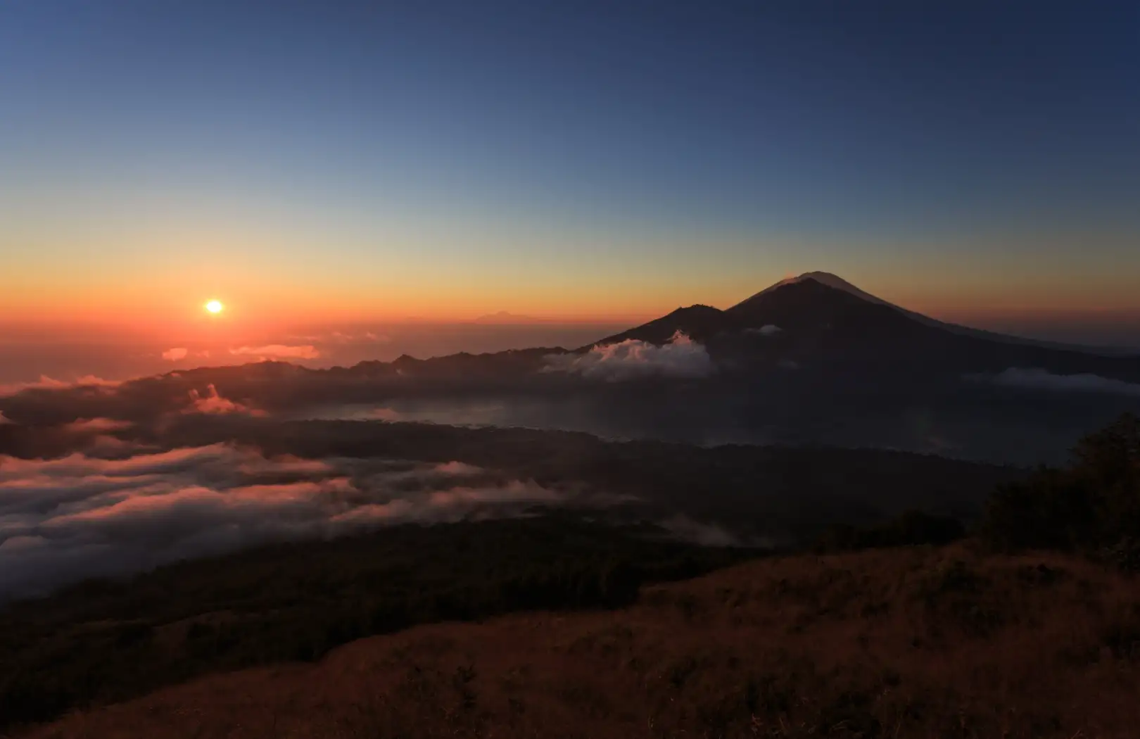 Mount Batur Jeep Sunrise Tour vs Trekking: Which One Should You Choose?