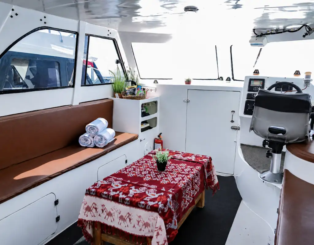 Private Speedboat Charter Half-Day Sunset Kalong Labuan Bajo (Maks 15 Pax)