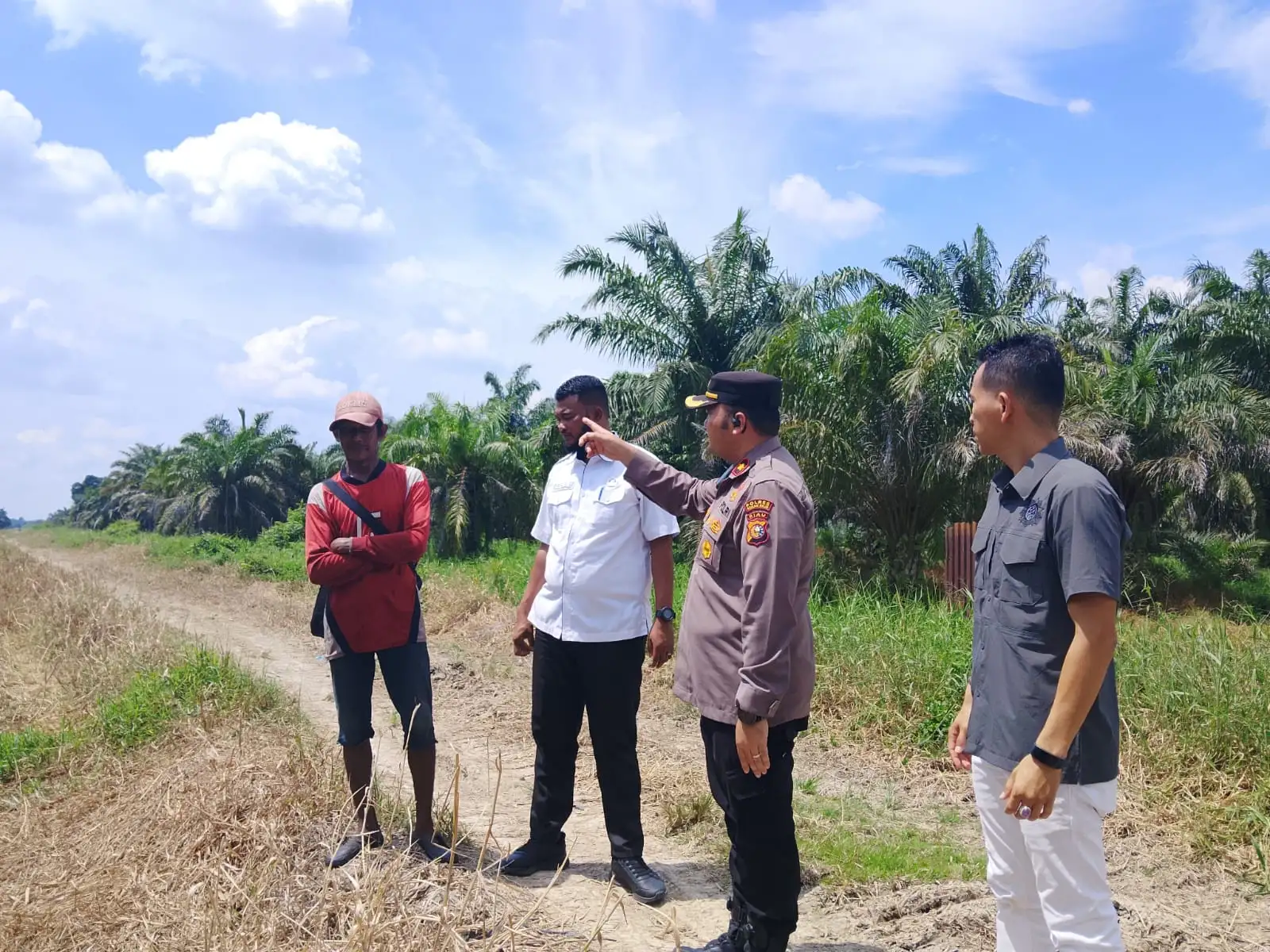 Kapolsek Bangko dan Camat Bangko Intensifkan Patroli Karhutla di Bagan Punak Meranti