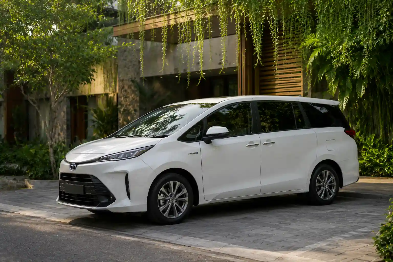 MPV Keluarga Hybrid dan Varian Paling Irit BBM untuk Liburan di Bali