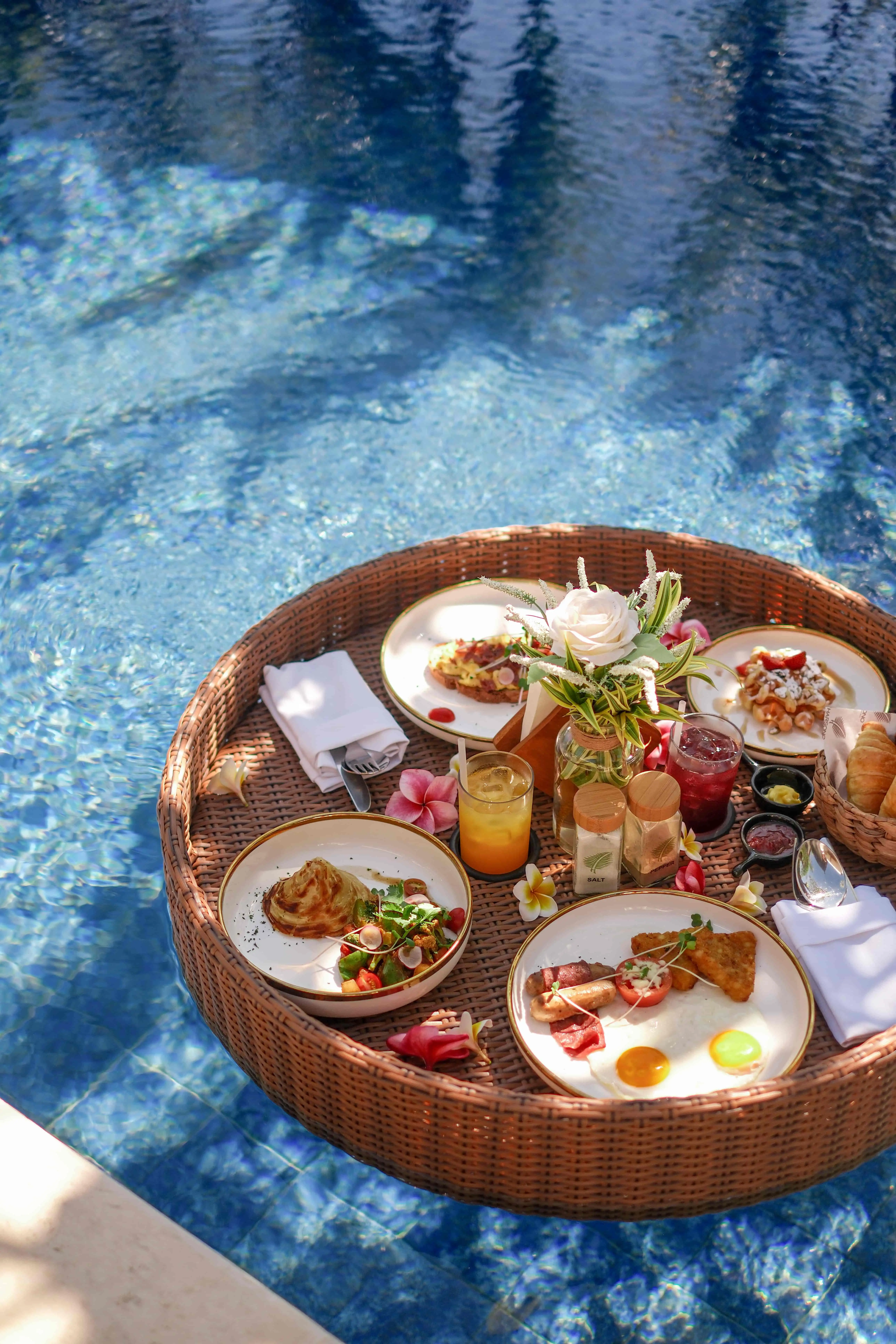 Floating Breakfast