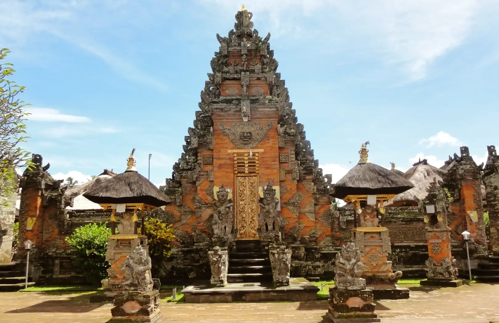 Ubud Temple, Rafting and Art Village Tour