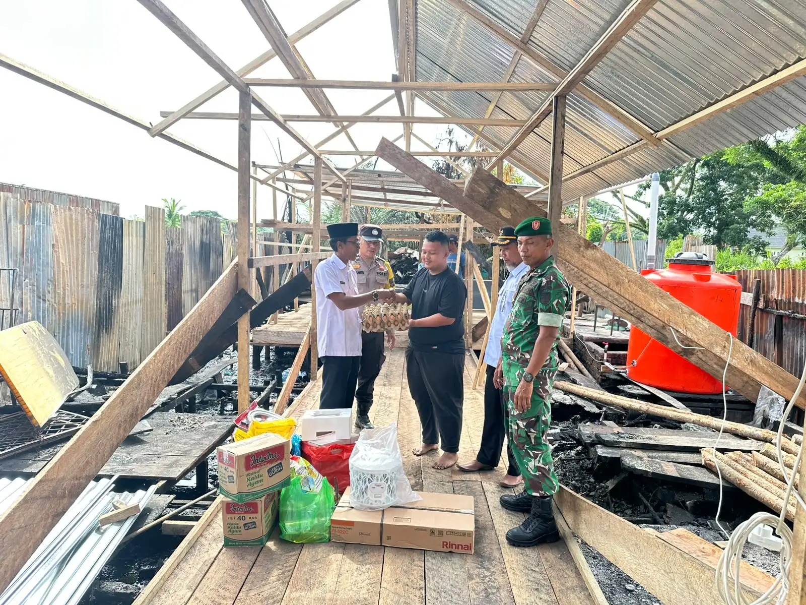Penghulu Bagan Punak Meranti Salurkan Bantuan kepada Korban Kebakaran, Wujud Kepedulian Pemerintah Kepenghuluan