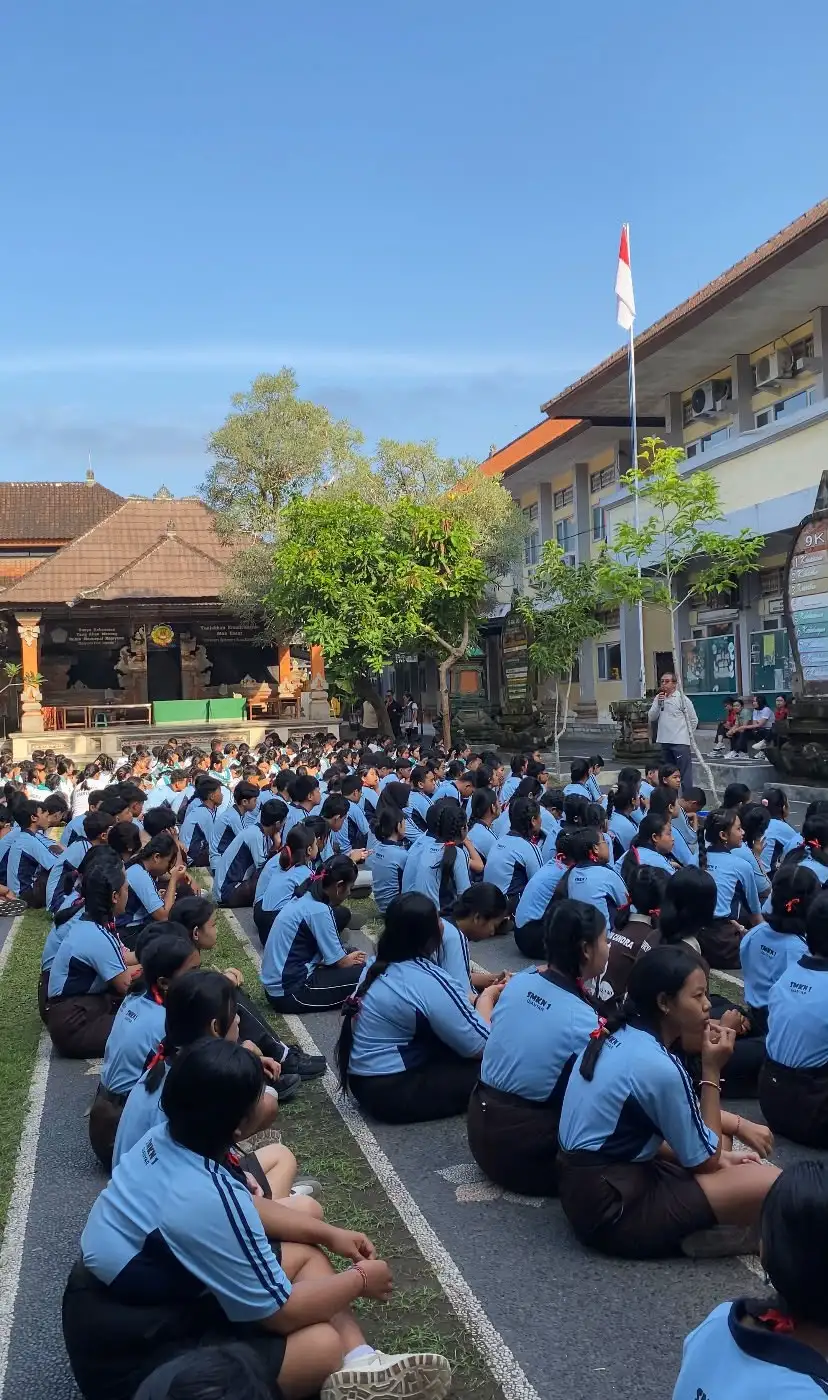 JUMAT BERKARYA SMKN 1 GIANYAR