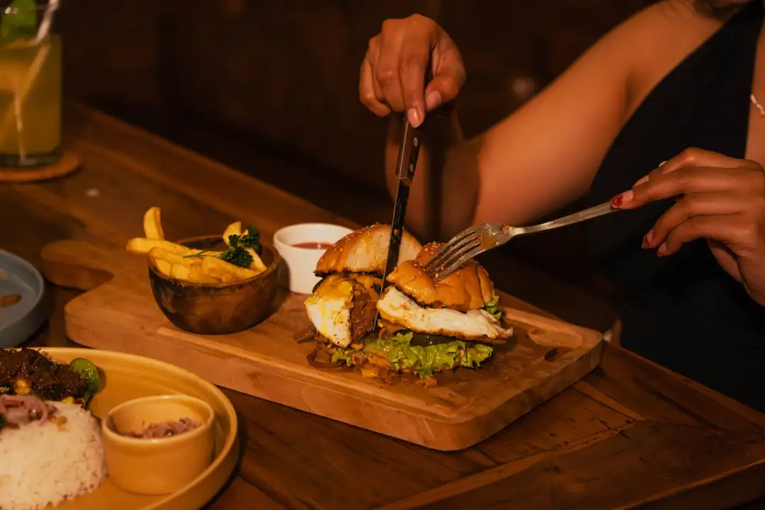 What to Order When You Want Grill, Burger and Beverage in One Visit